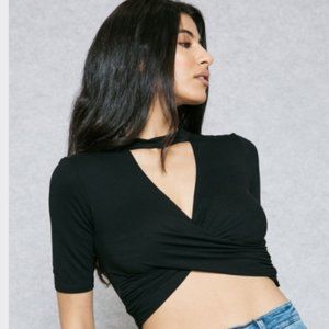 Choker neck twisted crop top